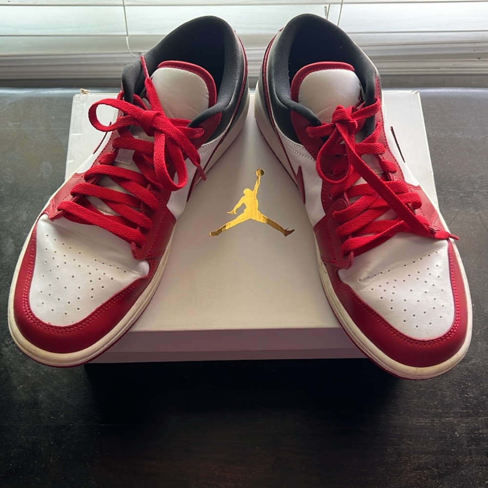 Jordan Air 1 Low - White and Black